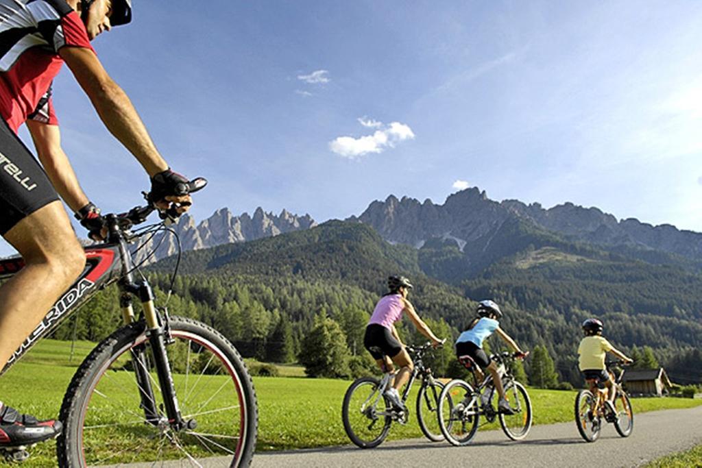 B&B Villa Dolomites Hut San Vigilio Di Marebbe Bagian luar foto